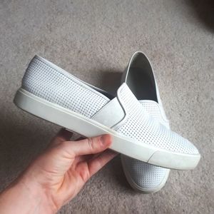 VINCE / 10 / Womens Blair Perforated Leather Slip On Flat Loafer Sneaker - White